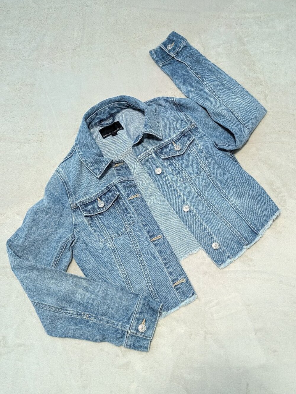 Cropped Banana Republic Denim Jacket with Frayed Hem, Size S - Picture 3 of 5